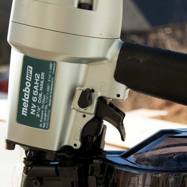 HPT 2.5-in 15-Degree Pneumatic Siding Nailer - Image 4