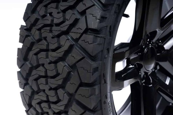 Venom Power Terra Hunter X/T All Terrain LT275/70R18 125/122R E Light Truck Tire - Image 4