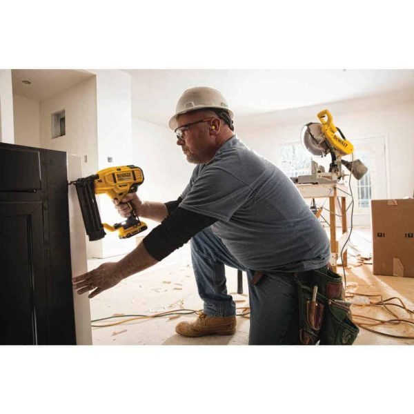DCN680B 20V MAX XR Lithium-Ion Cordless 18-Gauge Brad Nailer (Tool Only) - Image 15