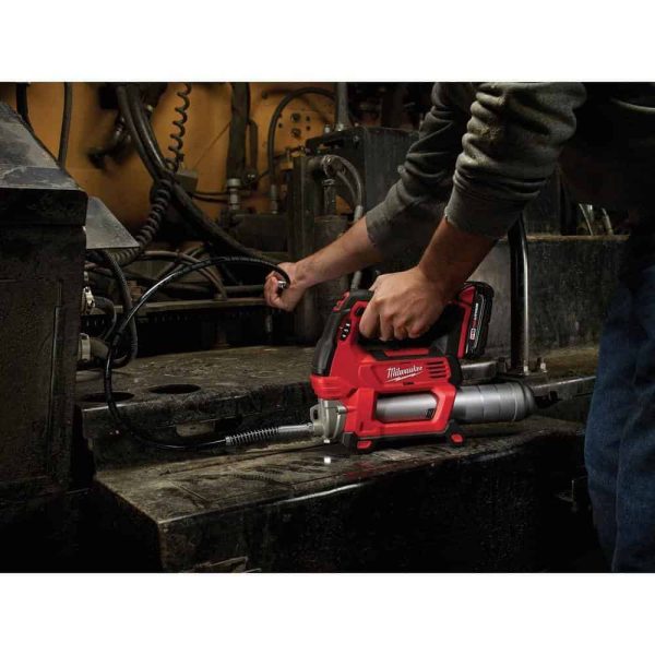 2646-21CT-48-11-1820 M18 18V Lithium-Ion Cordless 2-Speed Grease Gun Kit with M18 2.0 Ah Compact Battery - Image 7